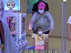 已故赌王何鸿燊四房长女何超盈出街游玩